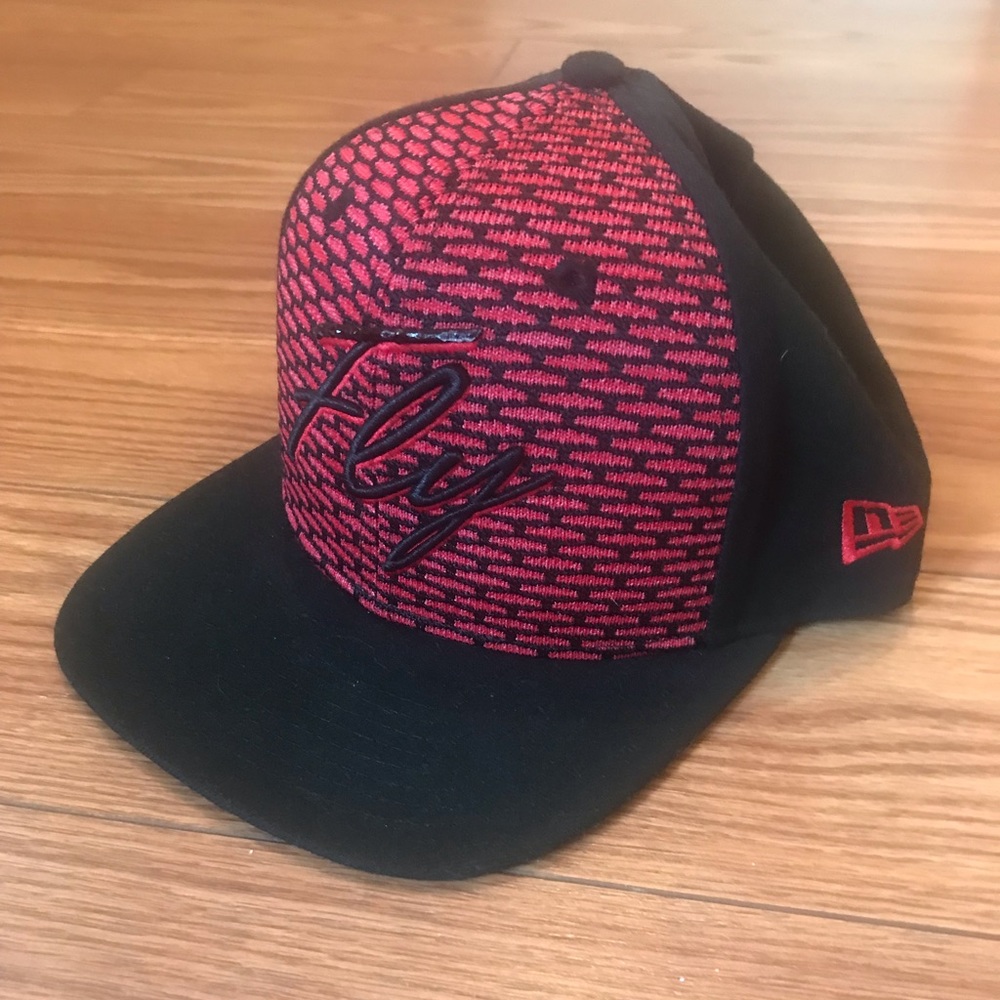 🎩Men’s🎩 Fly black and red Nee Era hat.